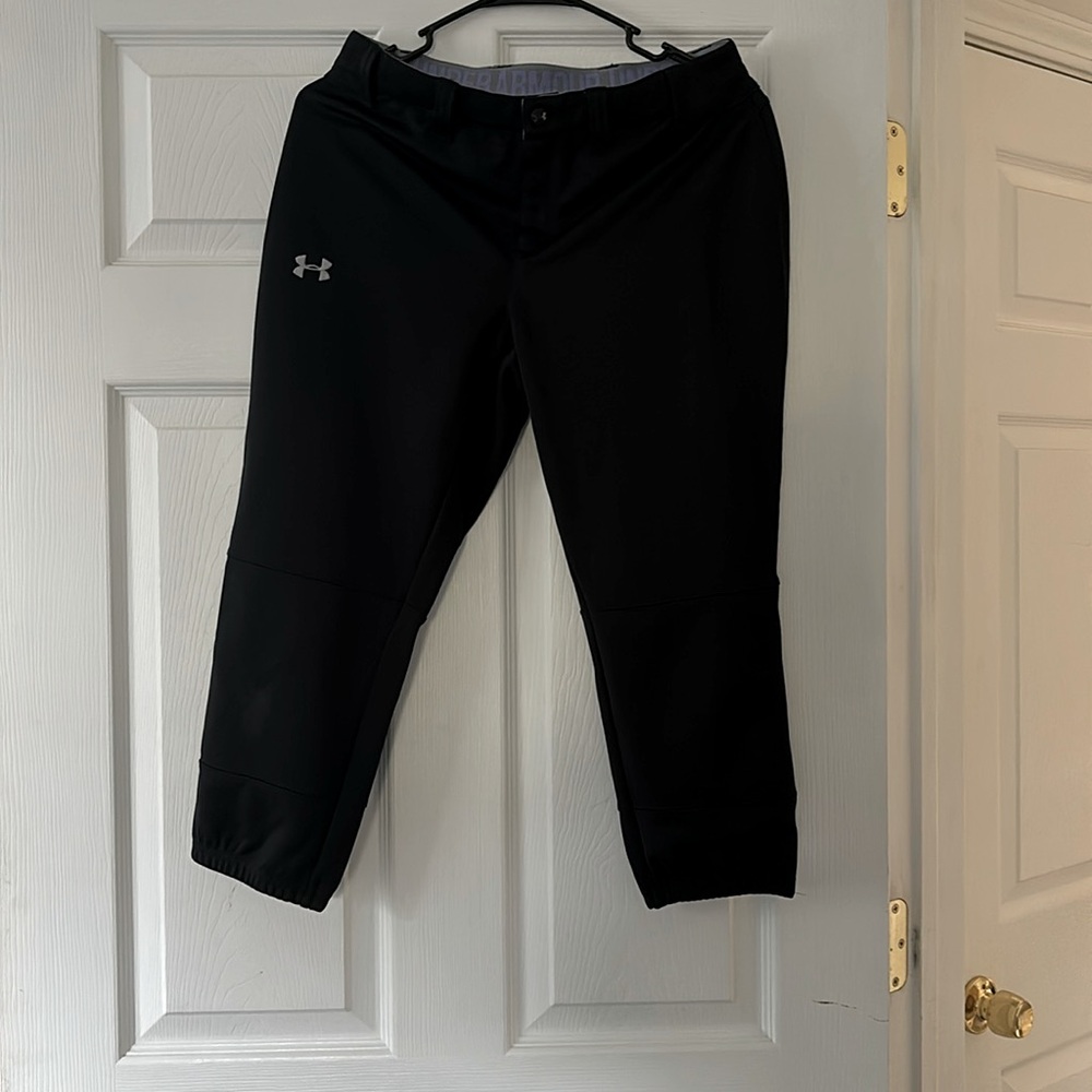 Size small black softball pants. Really good condition.